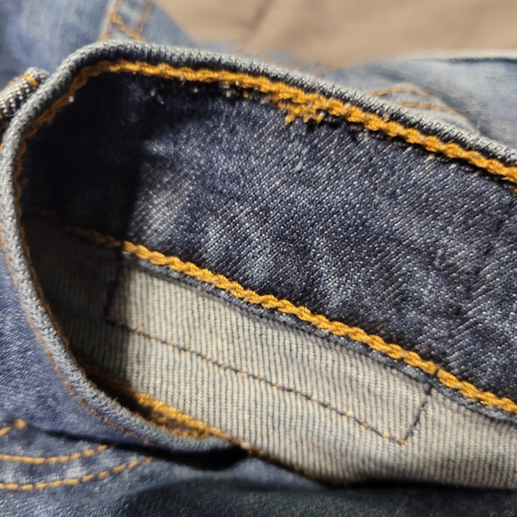 Levi's High Rise Wedgie Shorts - Picture 9 of 11